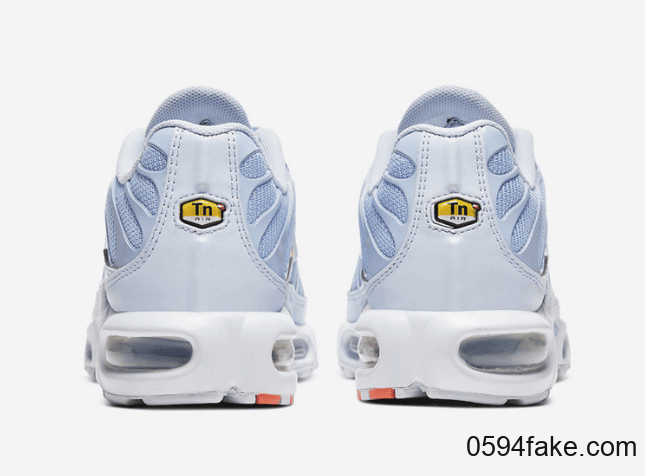 清新蓝色调!Nike Air Max Plus新配色即将登场! 货号:CV3021-400