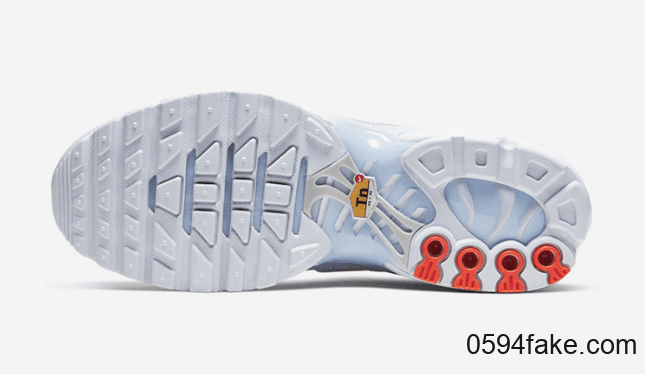 清新蓝色调!Nike Air Max Plus新配色即将登场! 货号:CV3021-400