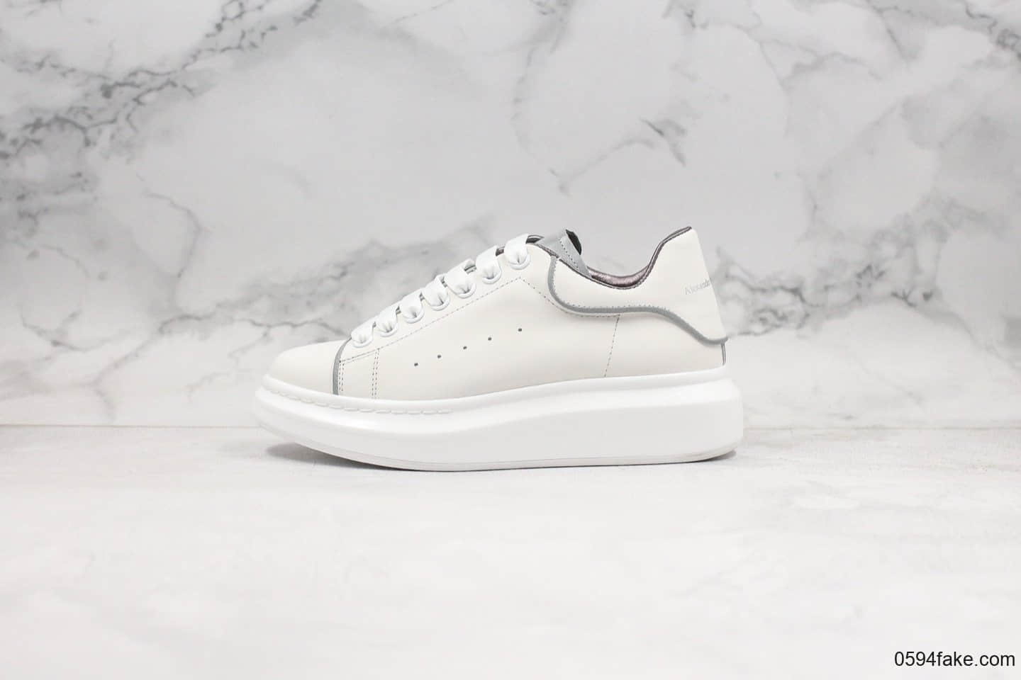 亚历山大Alexander Mcqueen 2019纯原版本麦昆反光灰白板鞋头层拉帕牛皮原厂鞋底原盒配件 (ID:26314) - 图片1