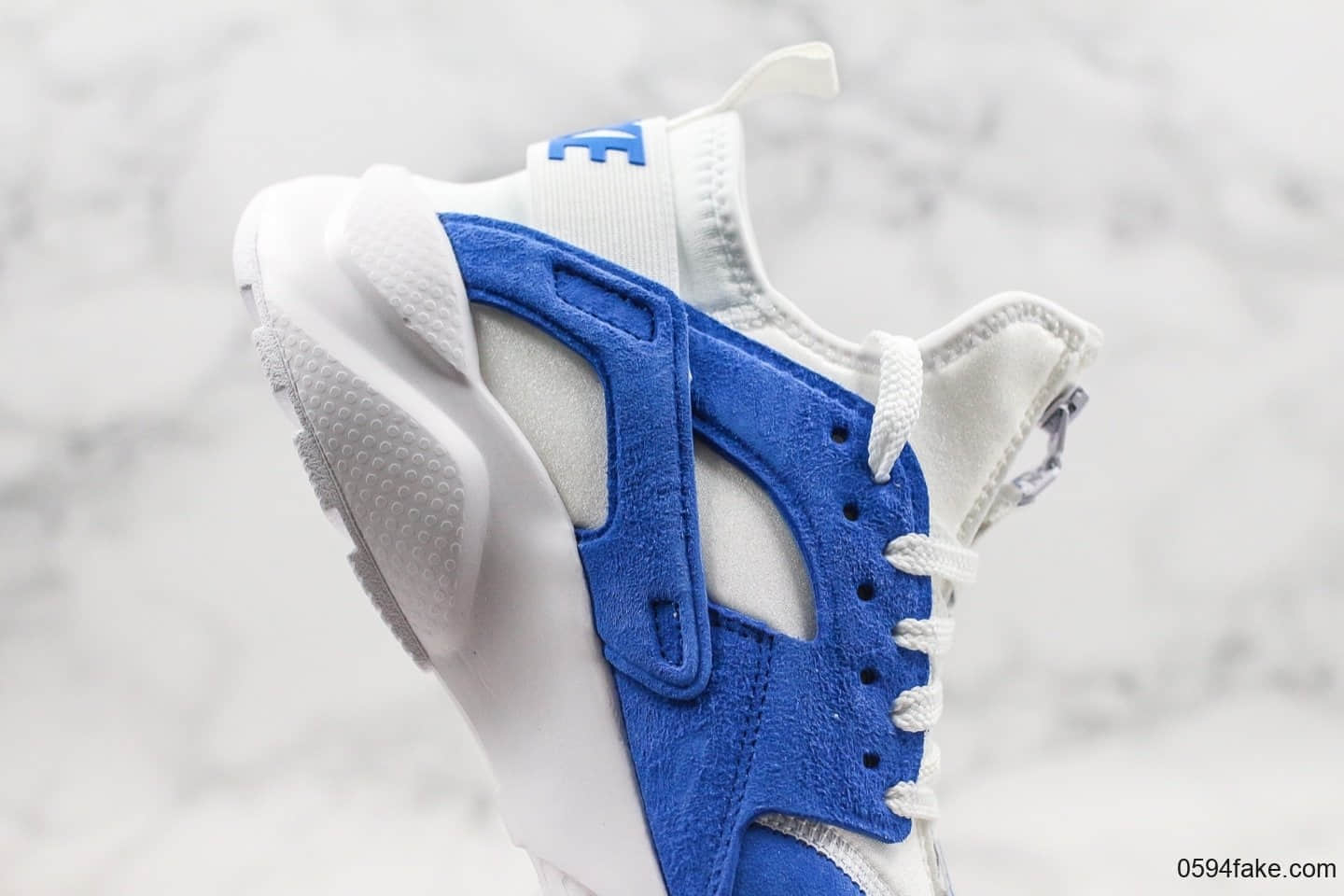 耐克Nike Air Huarache Ultra Suede纯原华莱士慢跑鞋麂皮蓝白色内置气垫全麂皮鞋面材质原盒原标 货号:829669-884