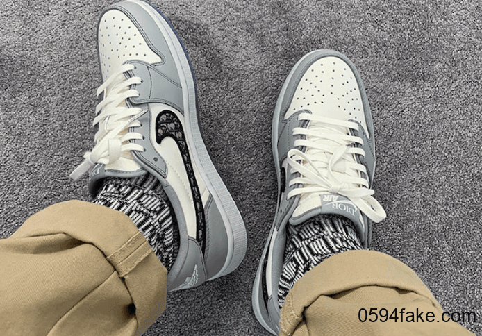 Dior x Air Jordan 1居然还有低帮版本！实物图首度曝光！ (ID:27431) - 图片1