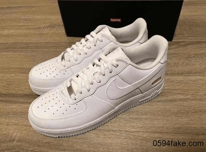 Supreme x Nike AF1 Low实物图曝光!你怎么看?