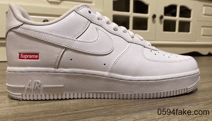 Supreme x Nike AF1 Low实物图曝光!你怎么看?
