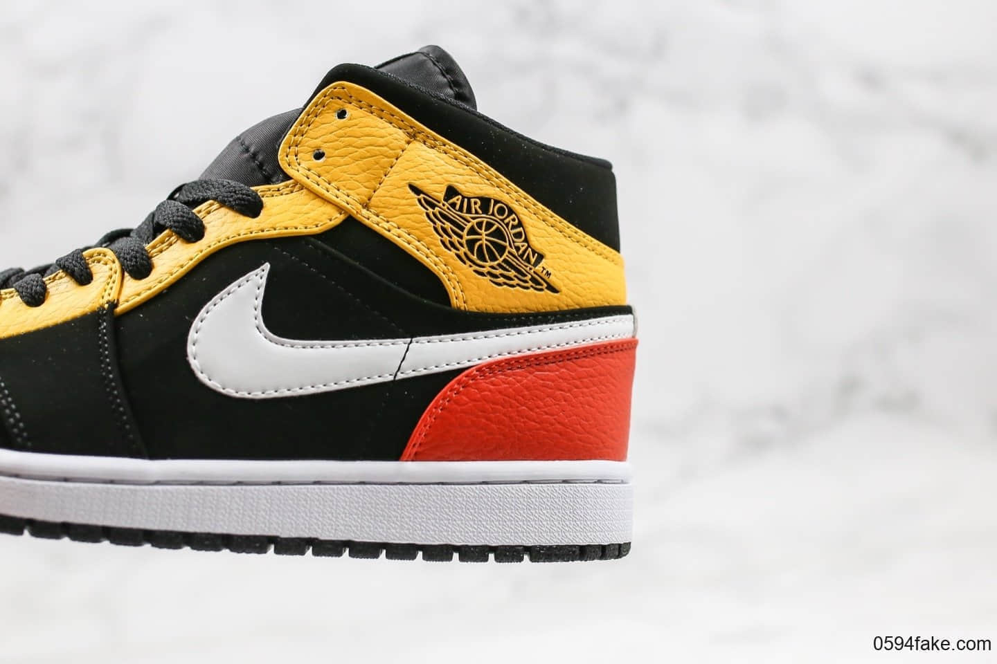 乔丹Air jordan 1 Mid纯原版本中帮AJ1黑黄扣碎拼接番茄炒蛋配色原档案数据开发原楦头原纸板打造 货号:852542-087