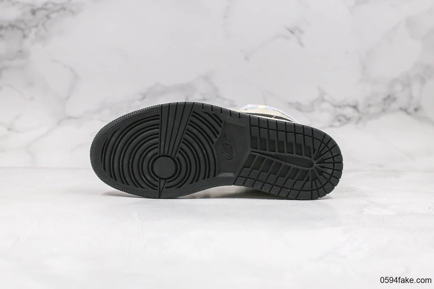 乔丹Air Jordan 1 Mid纯原版本中帮AJ1镭射卡其色原盒原标原档案数据开发 货号:CU2802-103