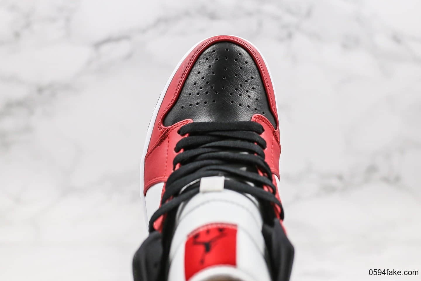 乔丹Air Jordan 1 Mid Chicago Black Toe纯原版本中帮AJ1芝加哥黑脚趾新黑红原盒原标原档案数据开发 货号:554724-069