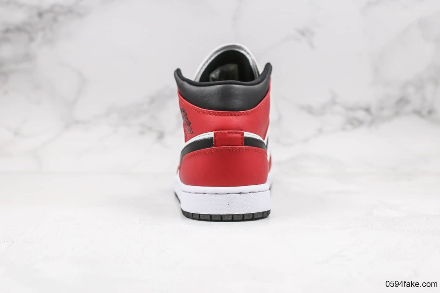 乔丹Air Jordan 1 Mid Chicago Black Toe纯原版本中帮AJ1芝加哥黑脚趾新黑红原盒原标原档案数据开发 货号:554724-069