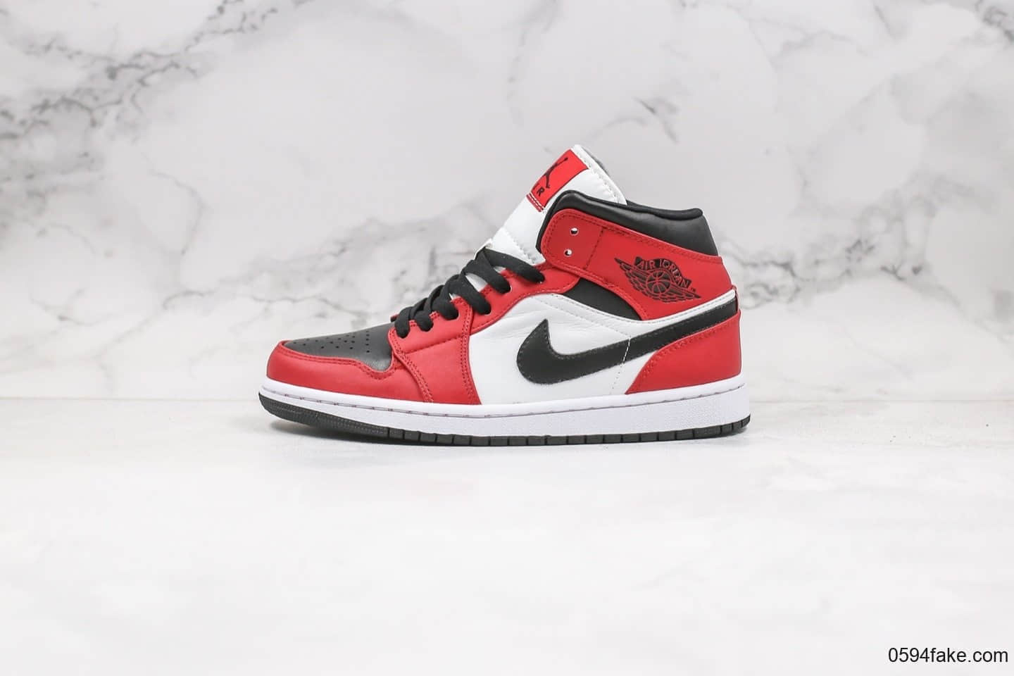 乔丹Air Jordan 1 Mid Chicago Black Toe纯原版本中帮AJ1芝加哥黑脚趾新黑红原盒原标原档案数据开发 货号:554724-069
