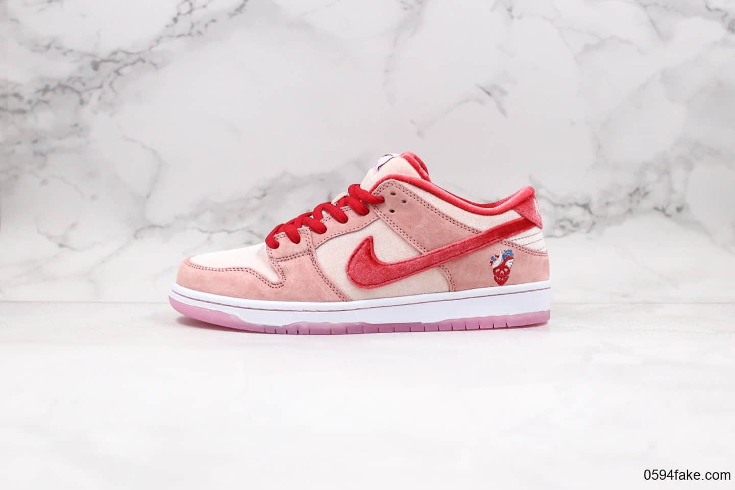 耐克STRANGELOVE X Nike SB DUNK LOW联名款纯原版本DUNK情人节限定原盒版本内置气垫正确材质 货号:CT2552-800