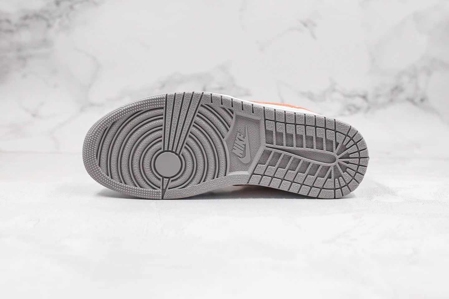 乔丹Air Jordan 1 MidOrange Grey纯原版本中帮AJ1灰橙色原盒配件头层材质 货号:CW7591-100