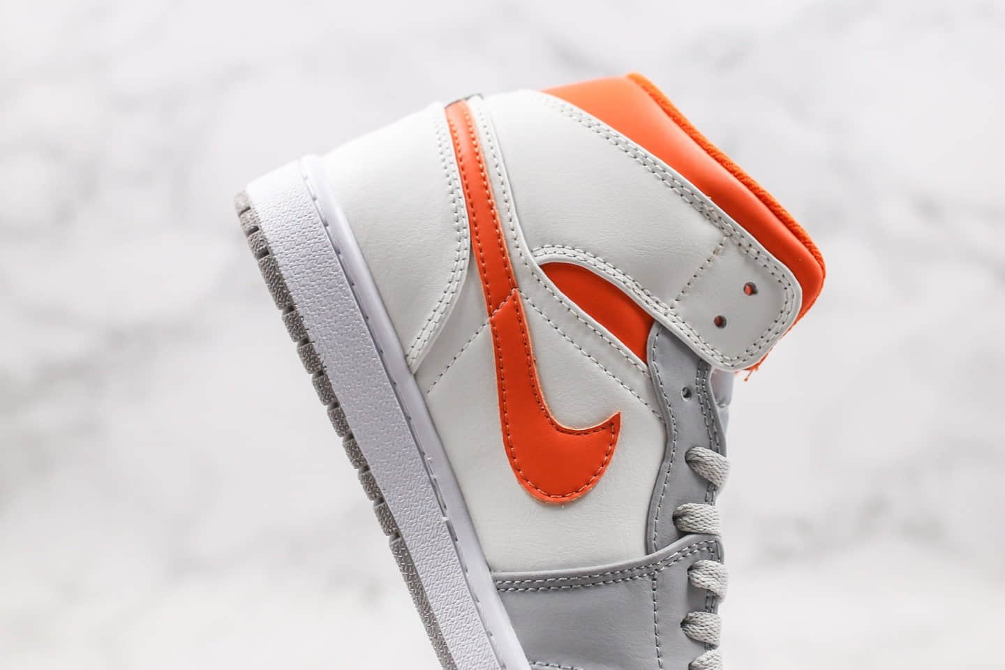 乔丹Air Jordan 1 MidOrange Grey纯原版本中帮AJ1灰橙色原盒配件头层材质 货号:CW7591-100