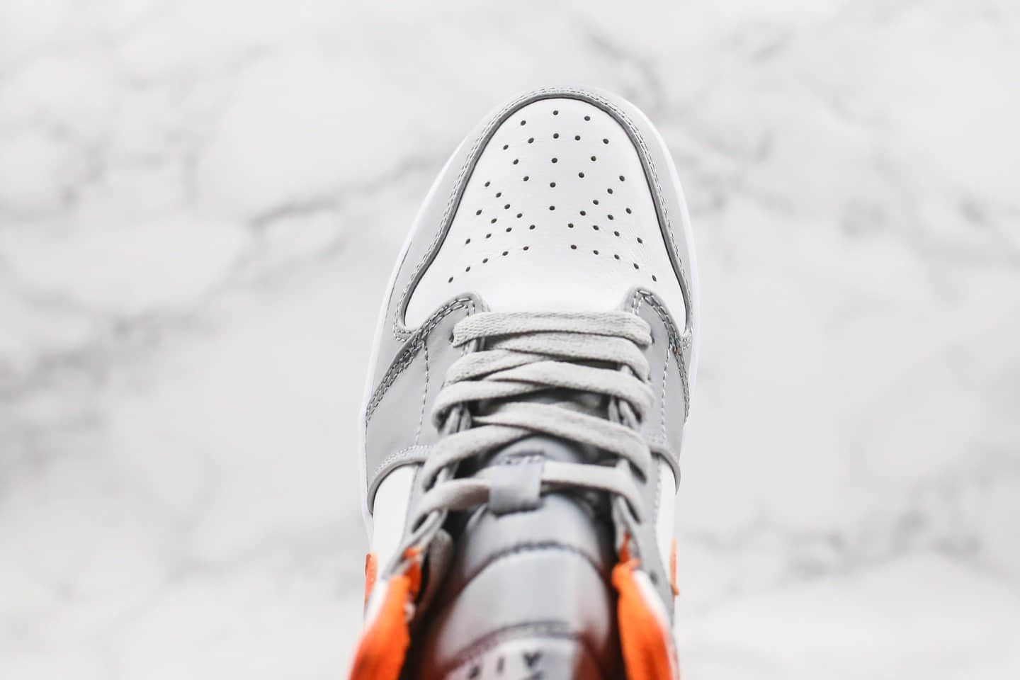 乔丹Air Jordan 1 MidOrange Grey纯原版本中帮AJ1灰橙色原盒配件头层材质 货号:CW7591-100