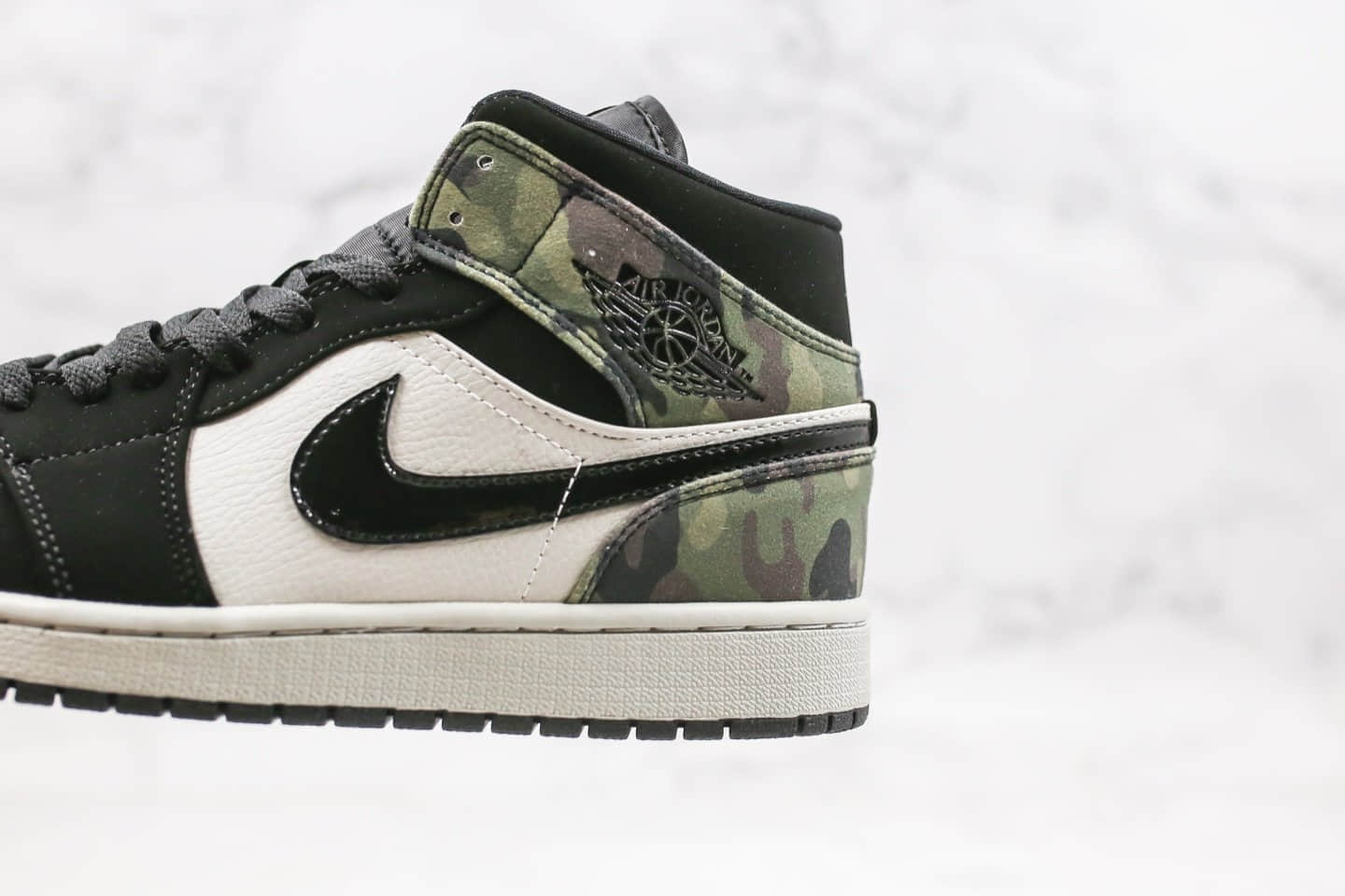 乔丹Air Jordan 1 Mid BHM EQUALITY纯原版本中帮AJ1迷彩黑绿色正确飞翼正确后跟定型 货号:CW5490-001