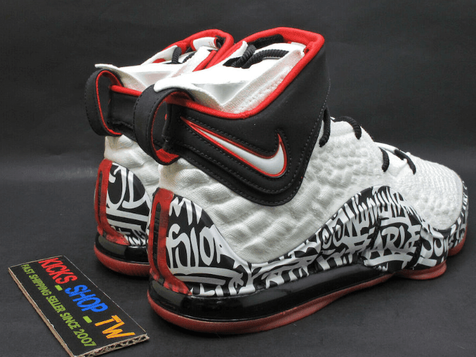Nike LeBron 17 “Graffiti” 实物细节图曝光!完美致敬LeBron 4! 货号:CT6052-100