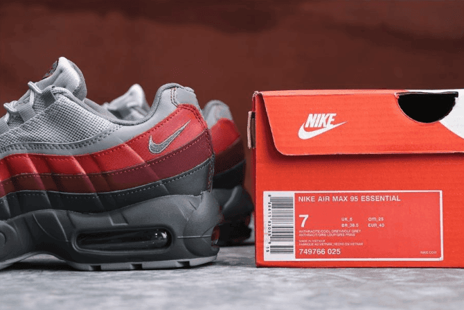 Nike Air Max 95 ESSENTIAL灰红 耐克公司级子弹95串标百搭运动鞋 货号:749766-025