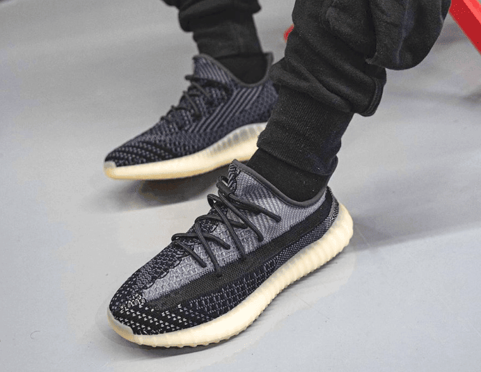 Yeezy Boost 350 V2 “Asriel”上脚图首度曝光!耐脏耐看!