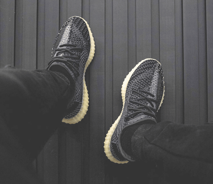 Yeezy Boost 350 V2 “Asriel”上脚图首度曝光!耐脏耐看!