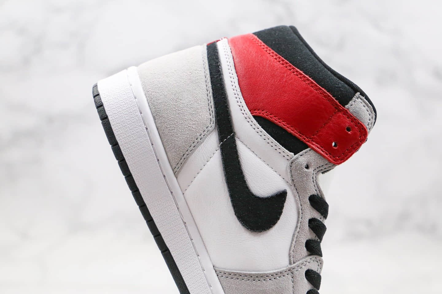乔丹Air Jordan 1 Light Smoke Grey纯原版本高帮AJ1烟灰色正确后跟定型正确鞋面材质原盒原标 货号:555088-126