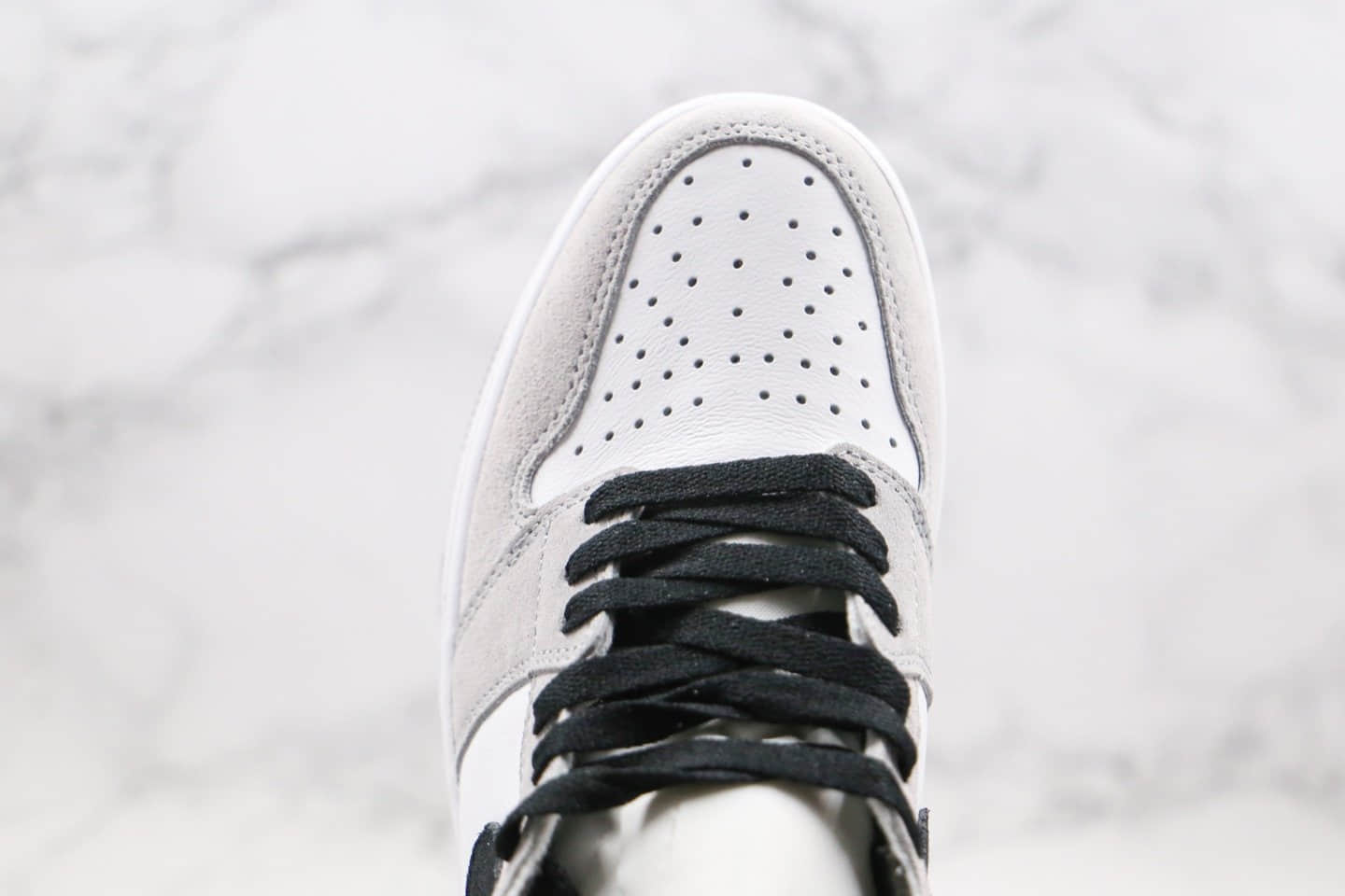 乔丹Air Jordan 1 Light Smoke Grey纯原版本高帮AJ1烟灰色正确后跟定型正确鞋面材质原盒原标 货号:555088-126