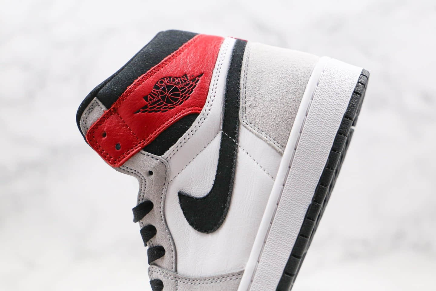 乔丹Air Jordan 1 Light Smoke Grey纯原版本高帮AJ1烟灰色正确后跟定型正确鞋面材质原盒原标 货号:555088-126