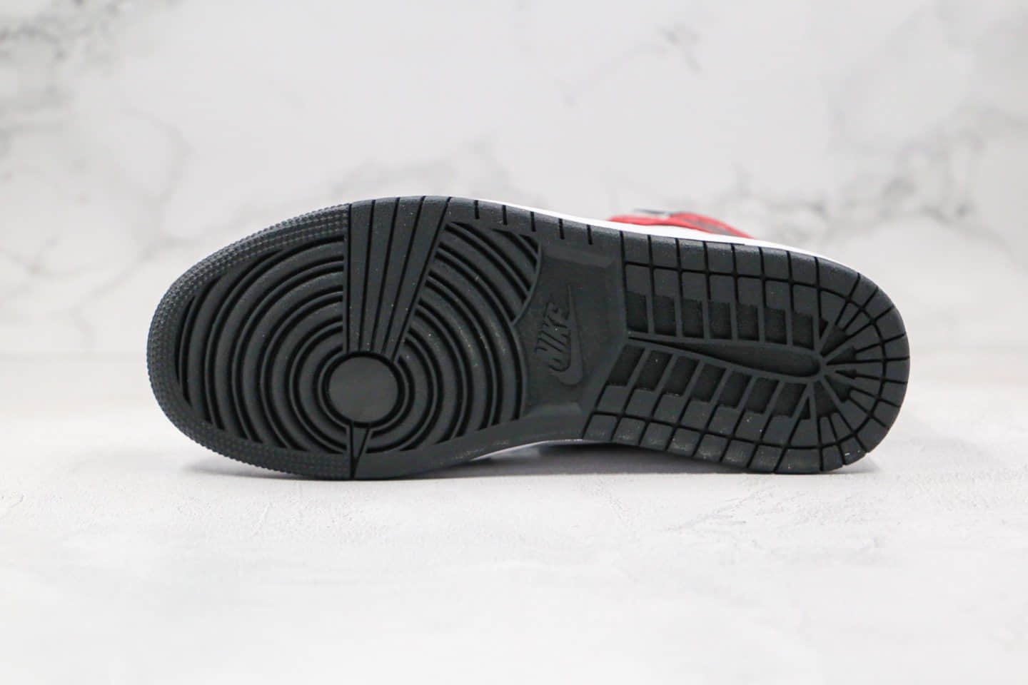 乔丹Air Jordan 1 Light Smoke Grey纯原版本高帮AJ1烟灰色正确后跟定型正确鞋面材质原盒原标 货号:555088-126