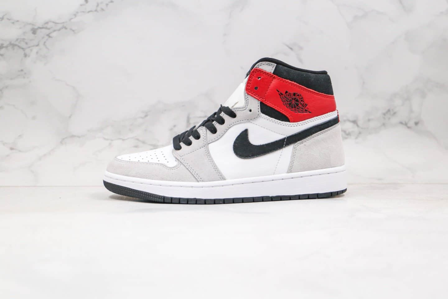 乔丹Air Jordan 1 Light Smoke Grey纯原版本高帮AJ1烟灰色正确后跟定型正确鞋面材质原盒原标 货号:555088-126