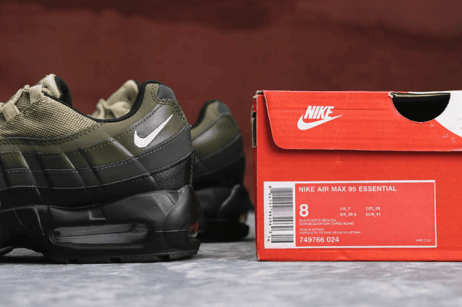 Nike Air Max 95 ESSENTIAL军绿色 耐克子弹公司级高品质95系列内置军绿色气垫 货号:749766-024