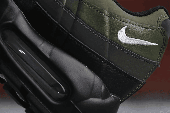 Nike Air Max 95 ESSENTIAL军绿色 耐克子弹公司级高品质95系列内置军绿色气垫 货号:749766-024