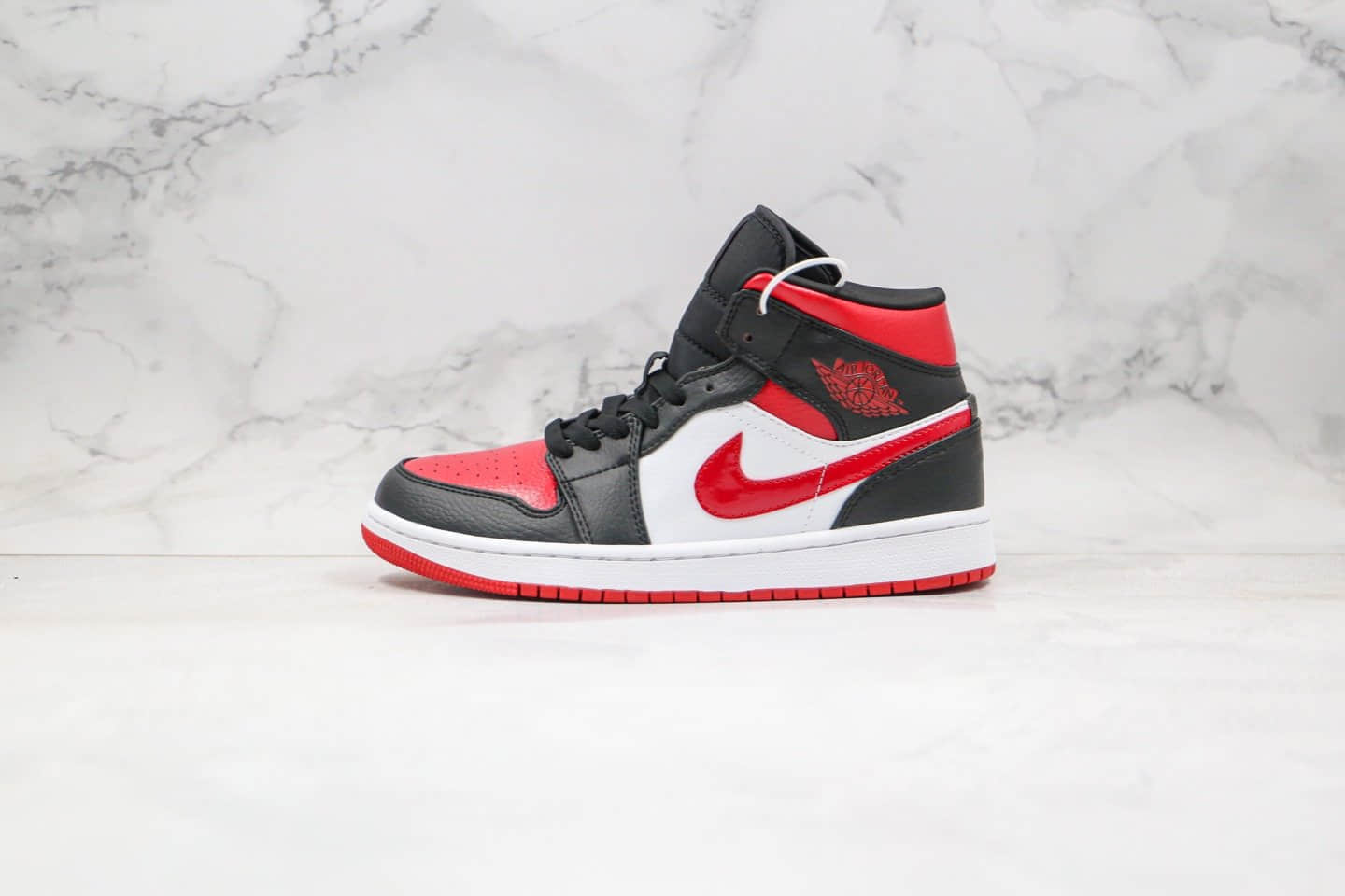 乔丹Air Jordan 1 Mid Shattered Backboard纯原版本中帮AJ1黑红脚趾原楦头纸板打造正确后跟定型 (ID:35337) - 图片1