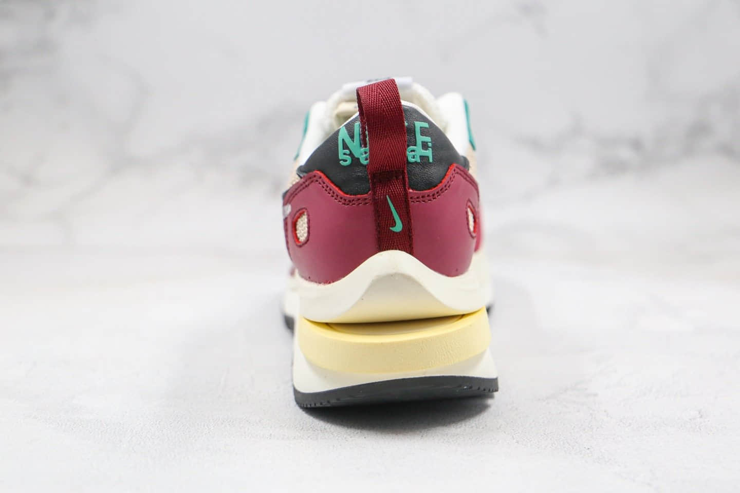 耐克Nike Pegasus VaporFly SP Green Yellow Black White x Sacai华夫联名款重叠双钩走秀款酒红色纯原版本正确EVA缓震材质 货号:BV0073-102