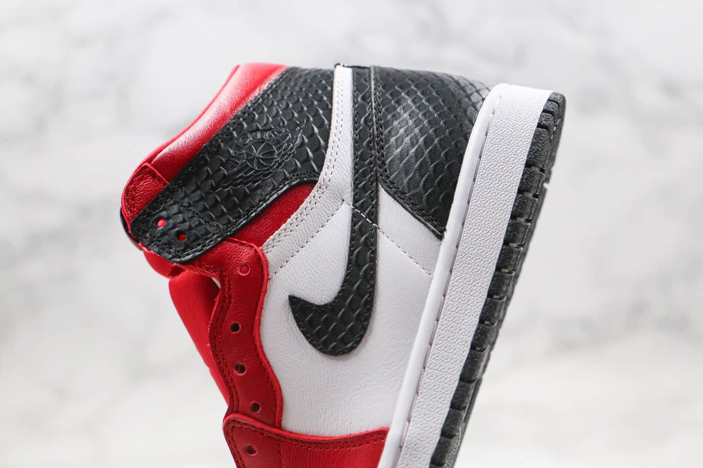 乔丹Air Jordan 1 WMNS Satin Snake纯原版本高帮黑红色丝绸蛇纹芝加哥AJ1正确后跟定型 货号:CD0461-601