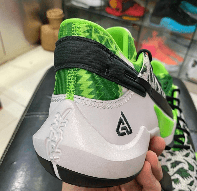 疑似字母哥二代战靴 Zoom Freak 2实物图曝光!今年6月发售!