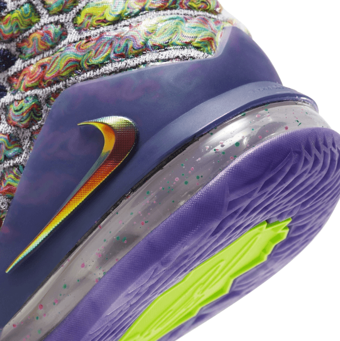 LeBron 17 “What The”官图释出!视觉效果超吸睛! 货号:CV8079-900