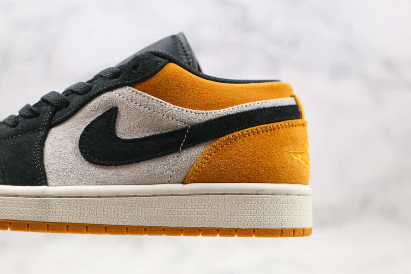 乔丹Air Jordan 1 Low University Gold纯原版本低帮AJ1黑黄脚趾麂皮内置气垫正确鞋面麂皮材质 货号:553558-127