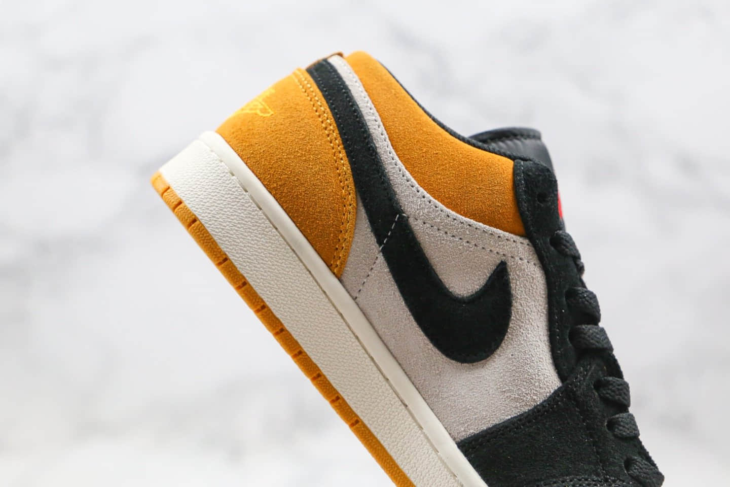 乔丹Air Jordan 1 Low University Gold纯原版本低帮AJ1黑黄脚趾麂皮内置气垫正确鞋面麂皮材质 货号:553558-127
