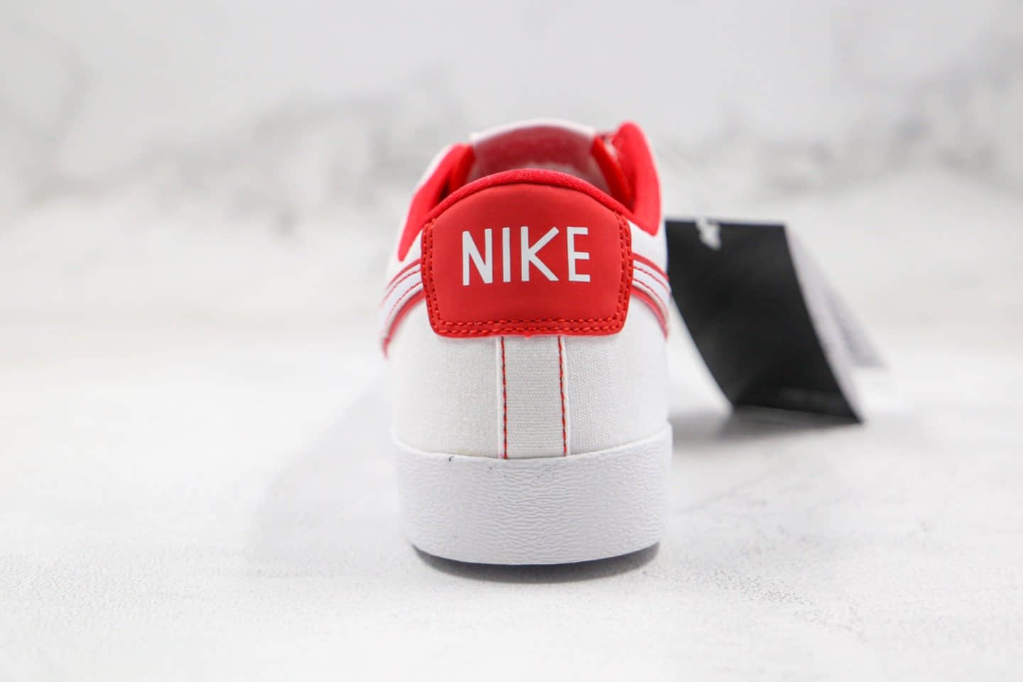 耐克Stranger Things x Nike Blazer Mid “Hawkins High”公司级版本怪奇物语联名开拓者低帮板鞋白红色原标原盒 货号:AV9371-815