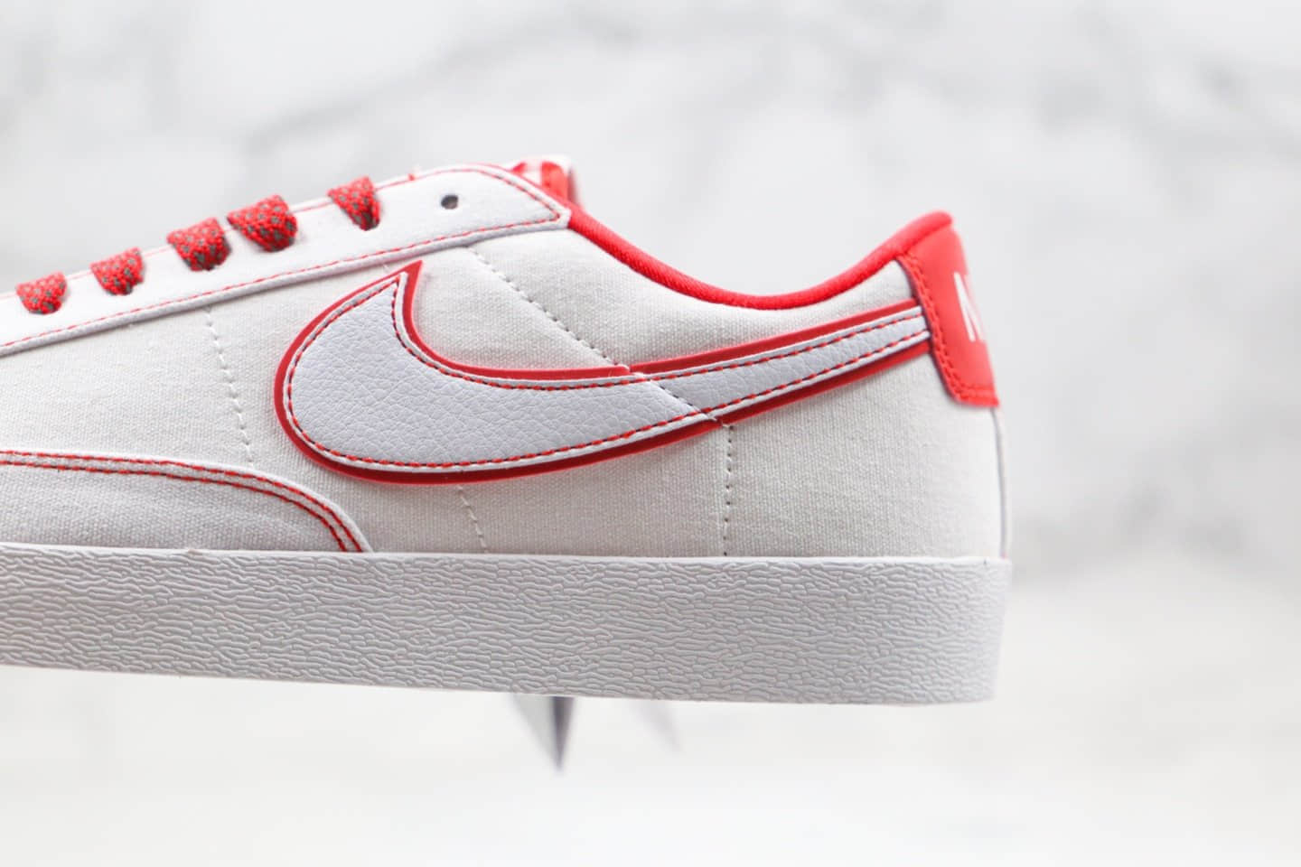 耐克Stranger Things x Nike Blazer Mid “Hawkins High”公司级版本怪奇物语联名开拓者低帮板鞋白红色原标原盒 货号:AV9371-815