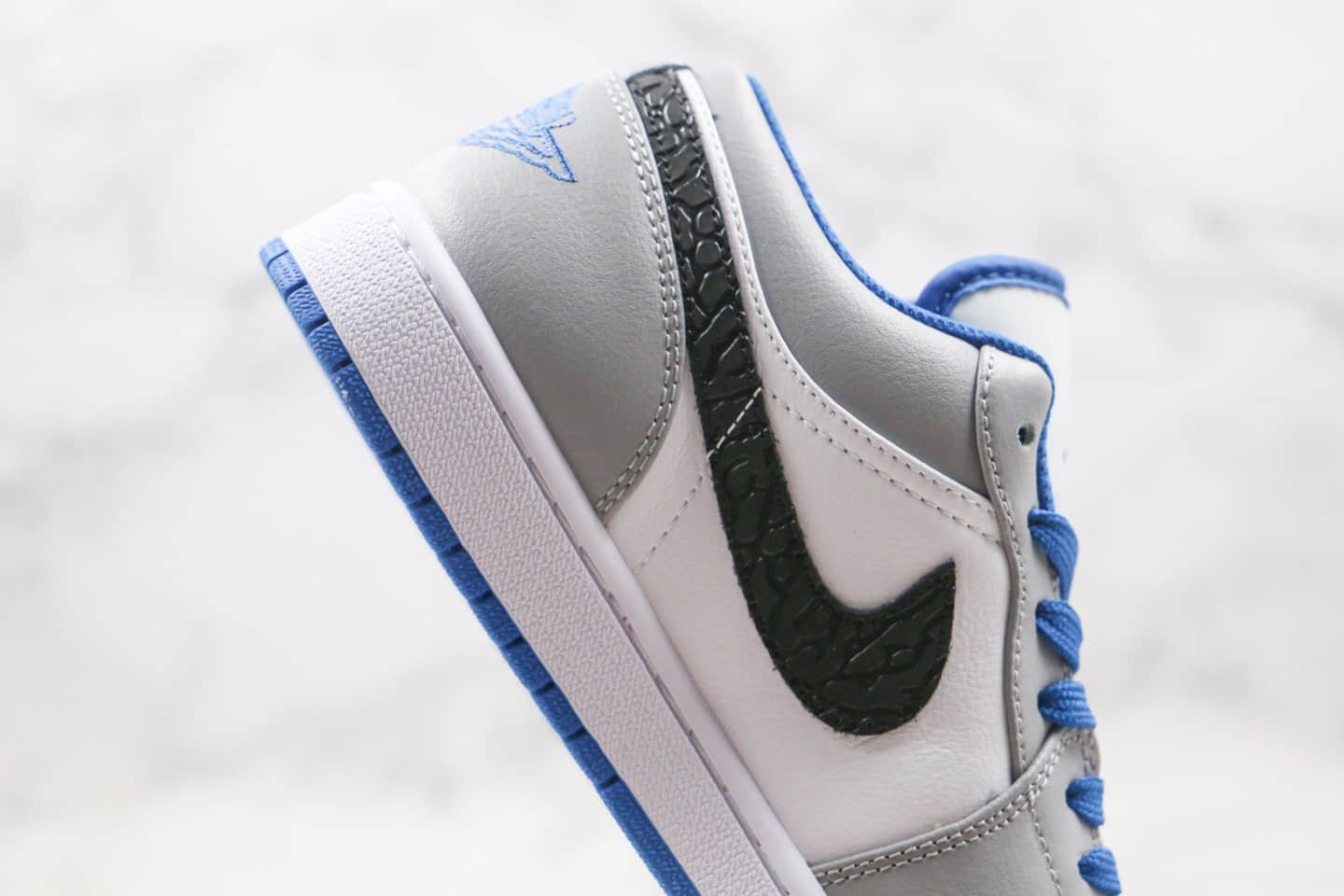 乔丹Air Jordan 1 Low 独立日(狼灰)低帮AJ1灰蓝色蛇纹配色原档案数据开发 货号：553558-103