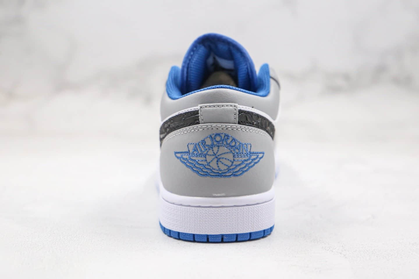 乔丹Air Jordan 1 Low 独立日(狼灰)低帮AJ1灰蓝色蛇纹配色原档案数据开发 货号：553558-103