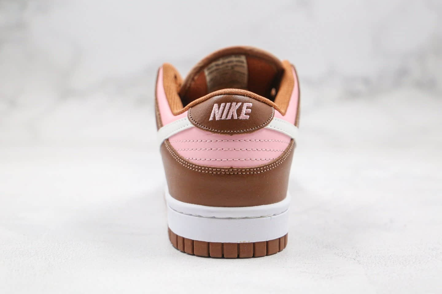 耐克Stussy x Nike SB Dunk Low Pro “Cherry”公司级版本斯图西联名SB板鞋樱桃粉棕原鞋开模 货号:304292-671