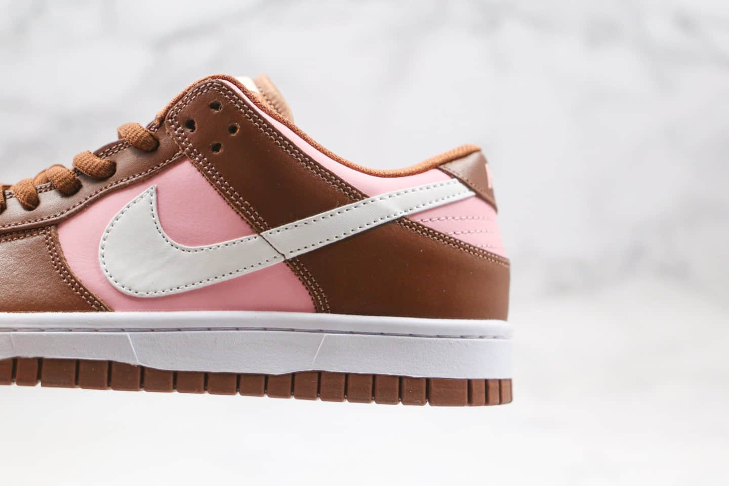 耐克Stussy x Nike SB Dunk Low Pro “Cherry”公司级版本斯图西联名SB板鞋樱桃粉棕原鞋开模 货号:304292-671