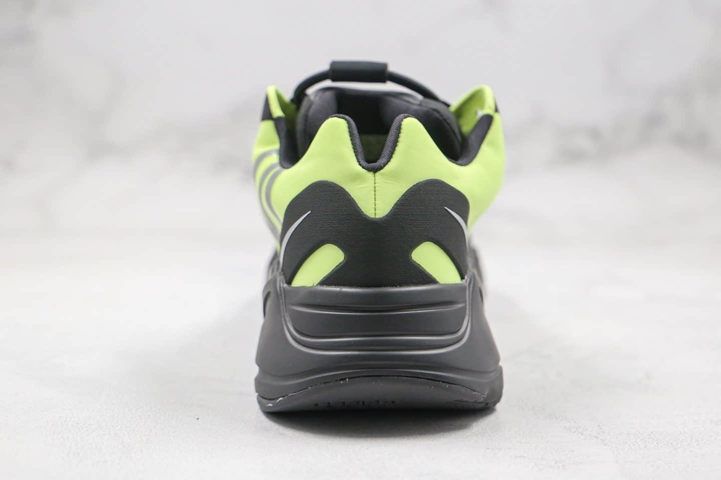 阿迪达斯adidas Yeezy Boost 700 MNVN Phosphor纯原版本椰子700V3荧光绿原楦开发巴斯夫原底 货号:FY3727