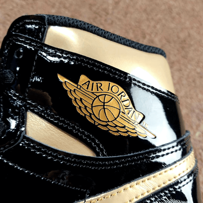AJ1黑金漆皮释出最新实物图！有够奢华！ 货号：555088-032