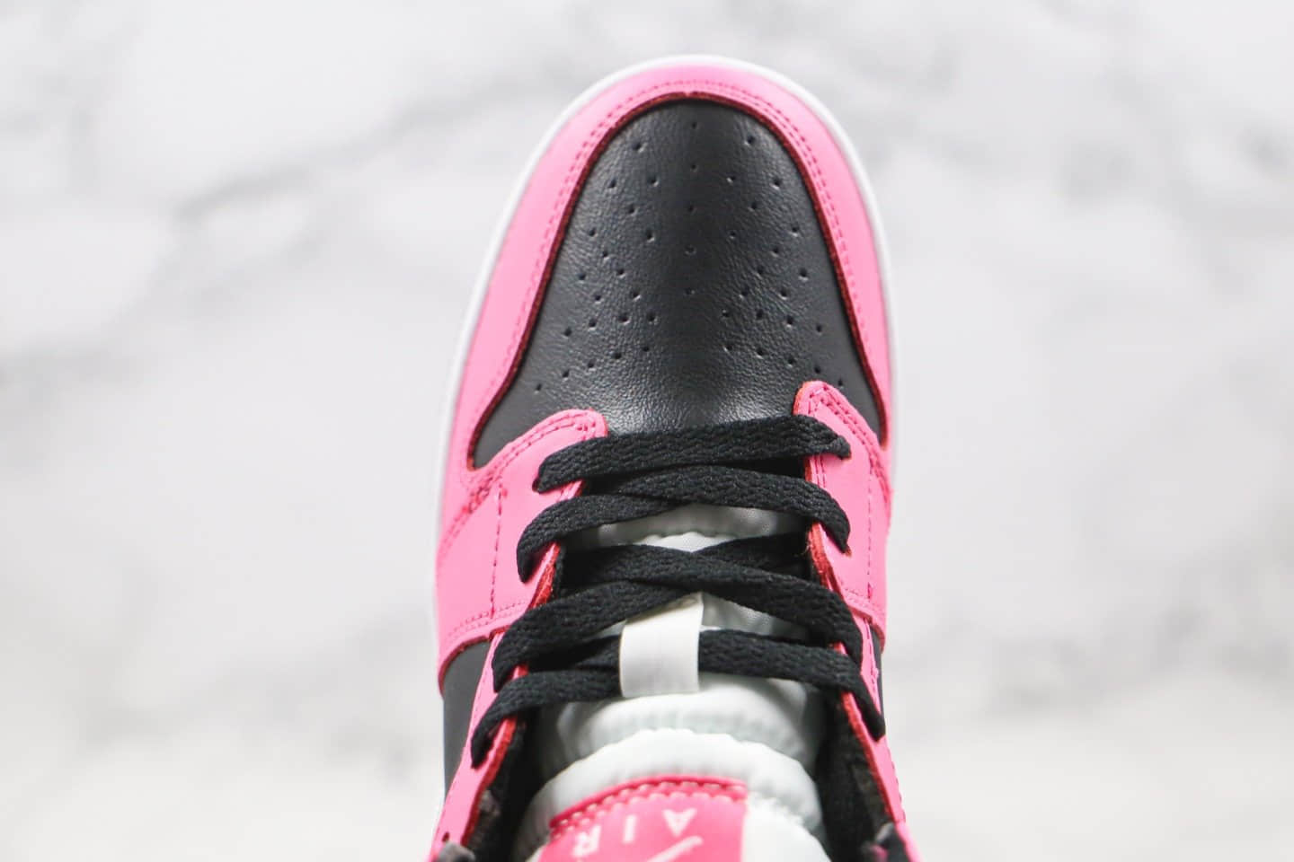 乔丹Air Jordan 1 Mid Pinksicle (GS) 纯原版本中帮AJ1黑粉原鞋开模 货号：555112-002
