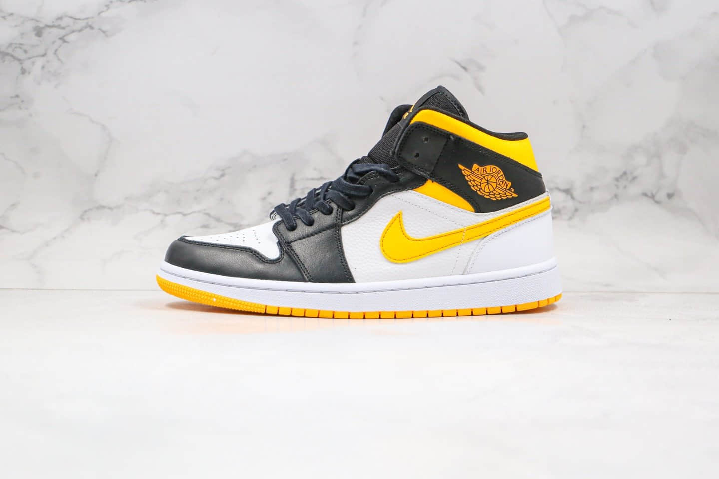 乔丹Air Jordan 1 Mid WMNS“ Laser Orange”纯原版本中帮AJ1黑黄脚趾原鞋开发内置气垫 货号:CV5276-107