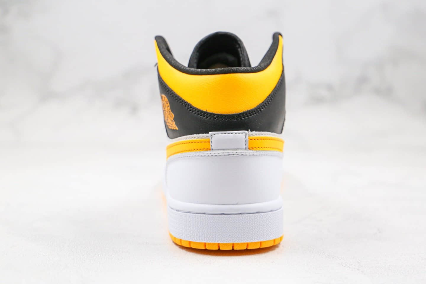 乔丹Air Jordan 1 Mid WMNS“ Laser Orange”纯原版本中帮AJ1黑黄脚趾原鞋开发内置气垫 货号:CV5276-107