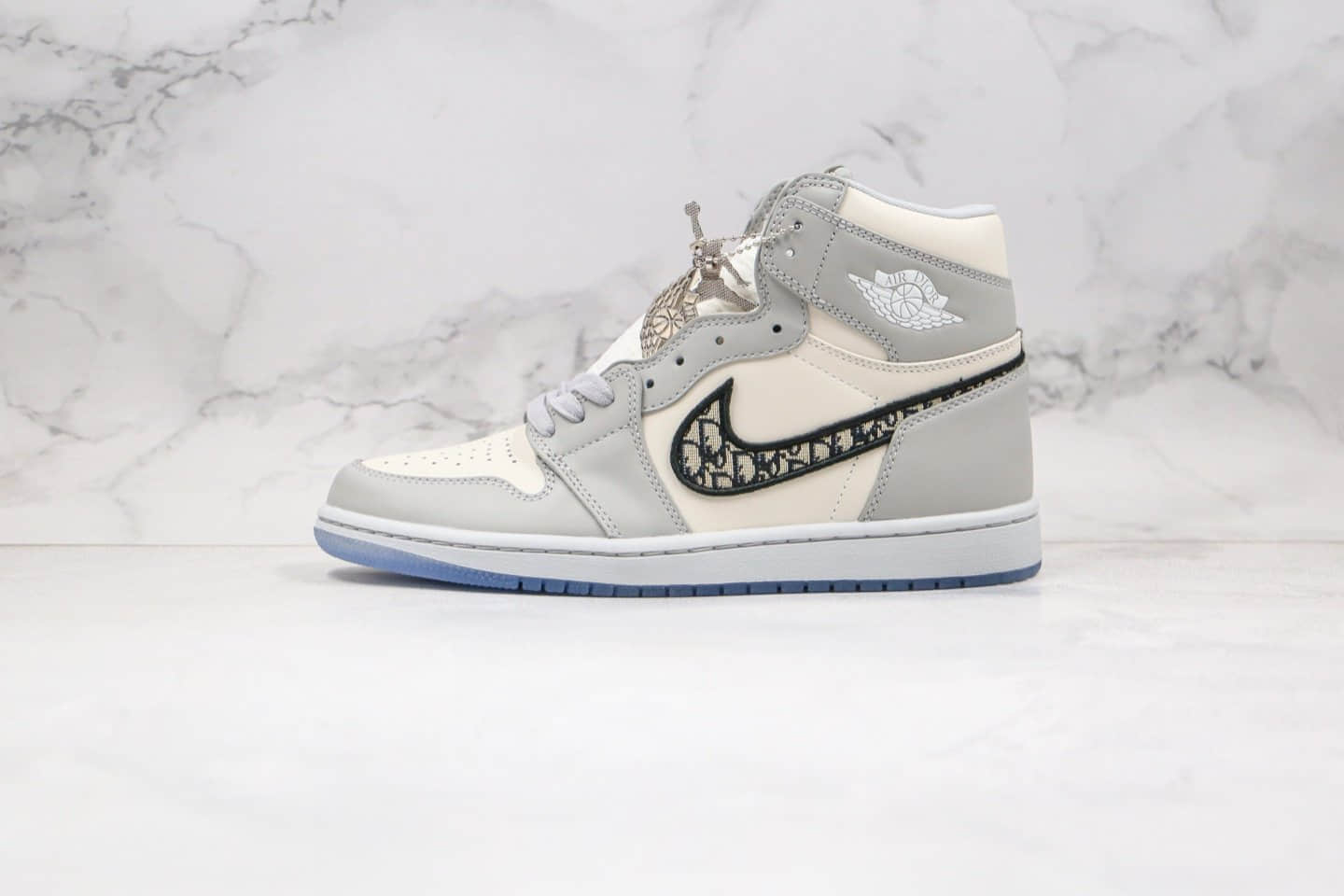 乔丹Air Jordan Brand 1 High OG Grey x Dior纯原版本迪奥联名款高帮AJ1白灰色原装吸磁原盒原楦头纸板打造区别市面低端版本 (ID:45211) - 图片1