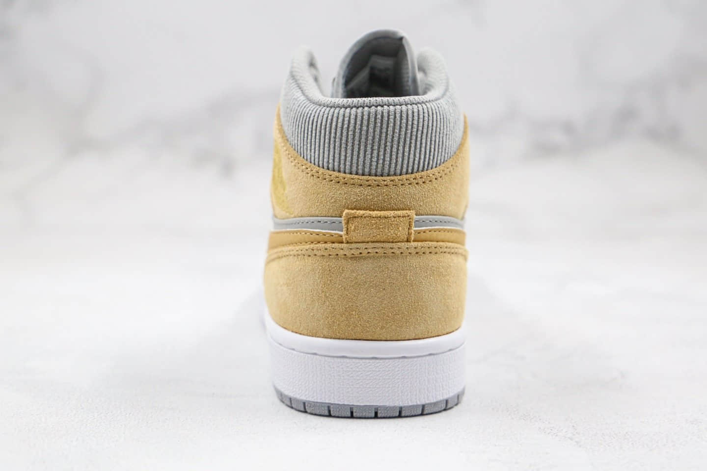 乔丹Air Jordan 1 Mid纯原版本中帮AJ1灰卡其色篮球鞋原楦头纸板打造区别市面通货版本 货号:DA4666-001