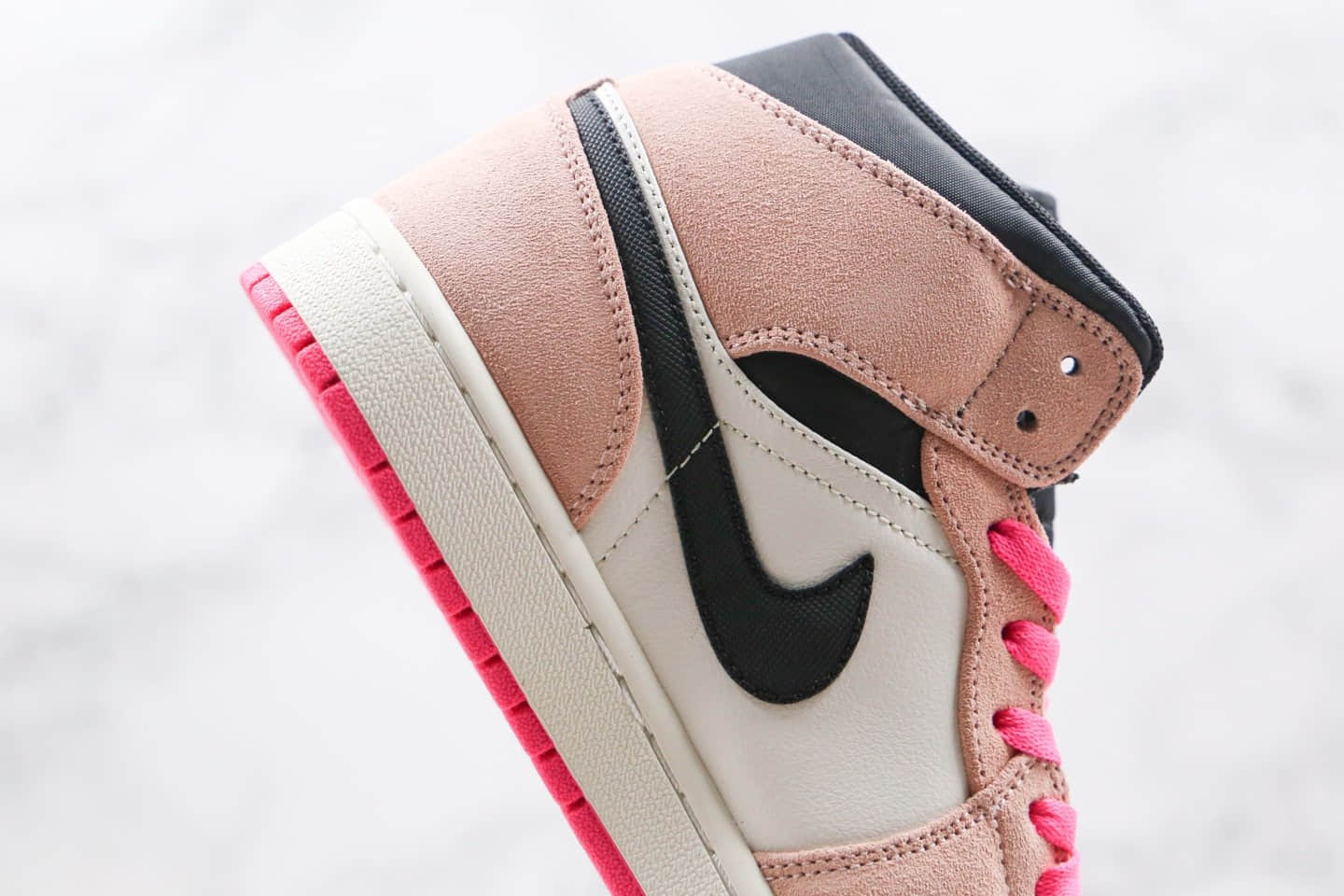 乔丹Air Jordan 1 Mid SE Crimson Tint纯原版本中帮AJ1脏粉麂皮黑粉脚趾篮球鞋原档案数据开发原盒原标 货号:852542-801
