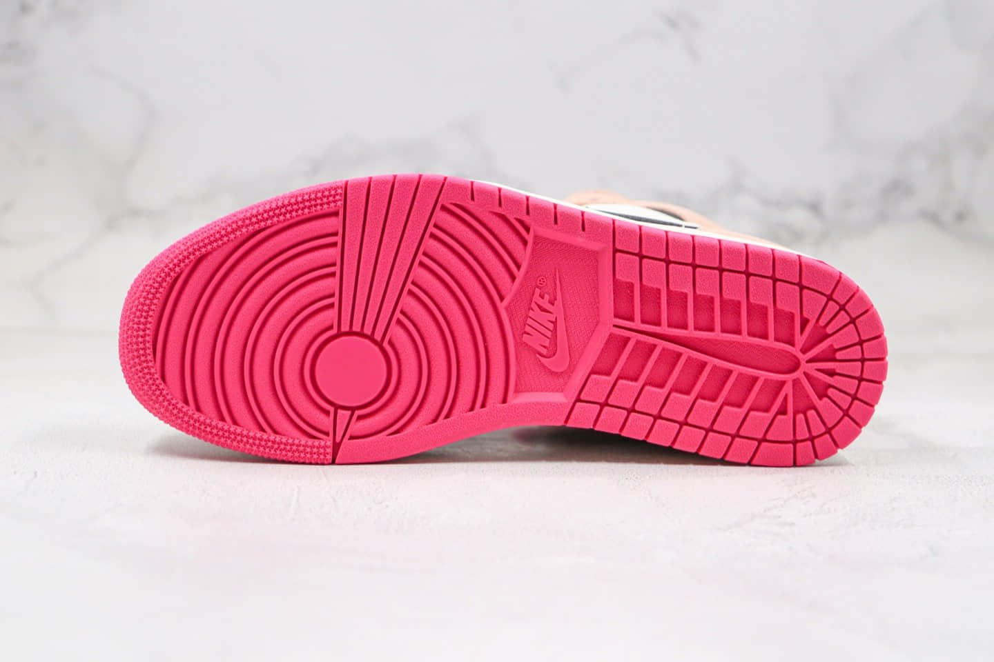 乔丹Air Jordan 1 Mid SE Crimson Tint纯原版本中帮AJ1脏粉麂皮黑粉脚趾篮球鞋原档案数据开发原盒原标 货号:852542-801